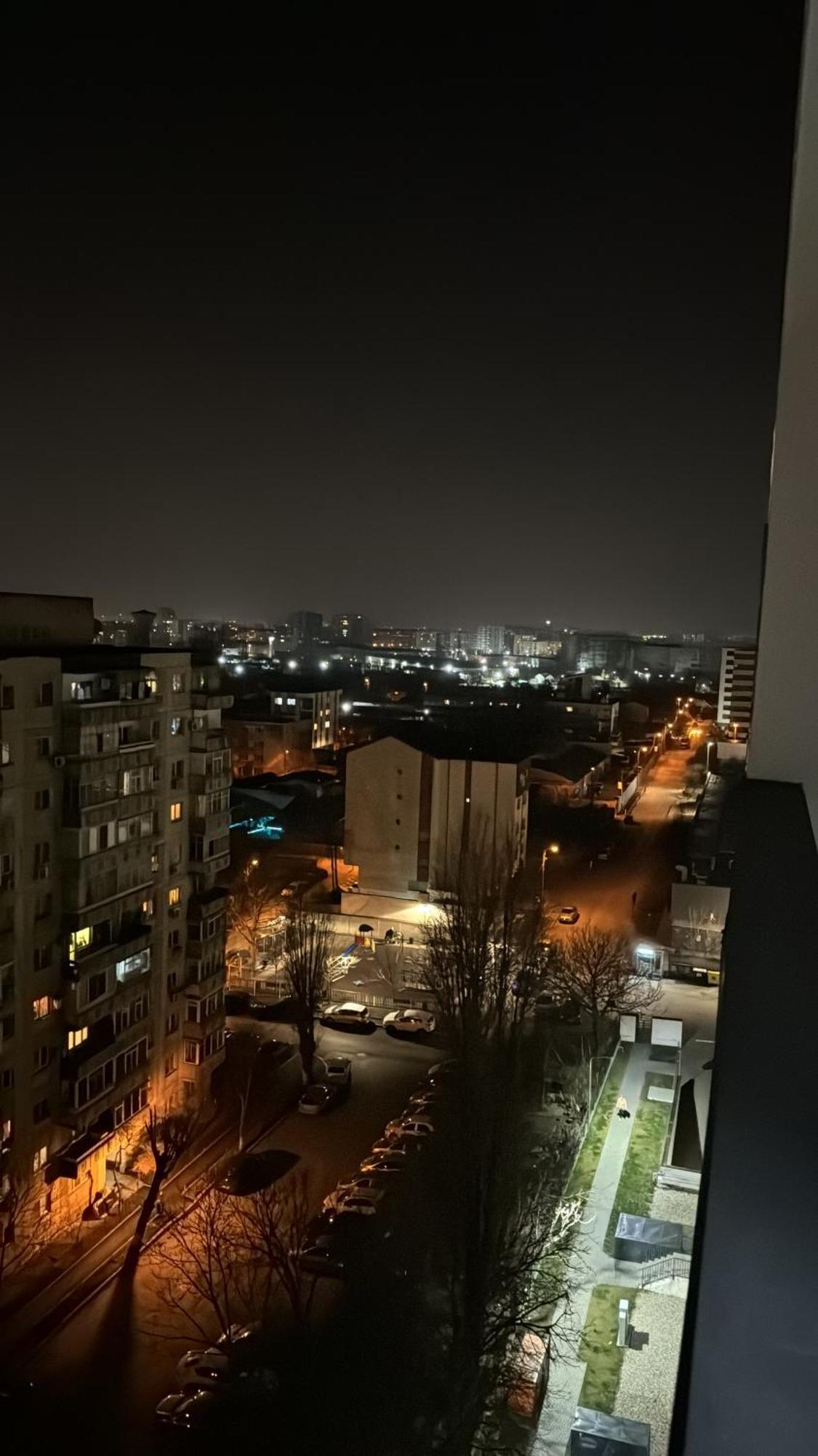 The Moon View Apartment Bukares Bagian luar foto