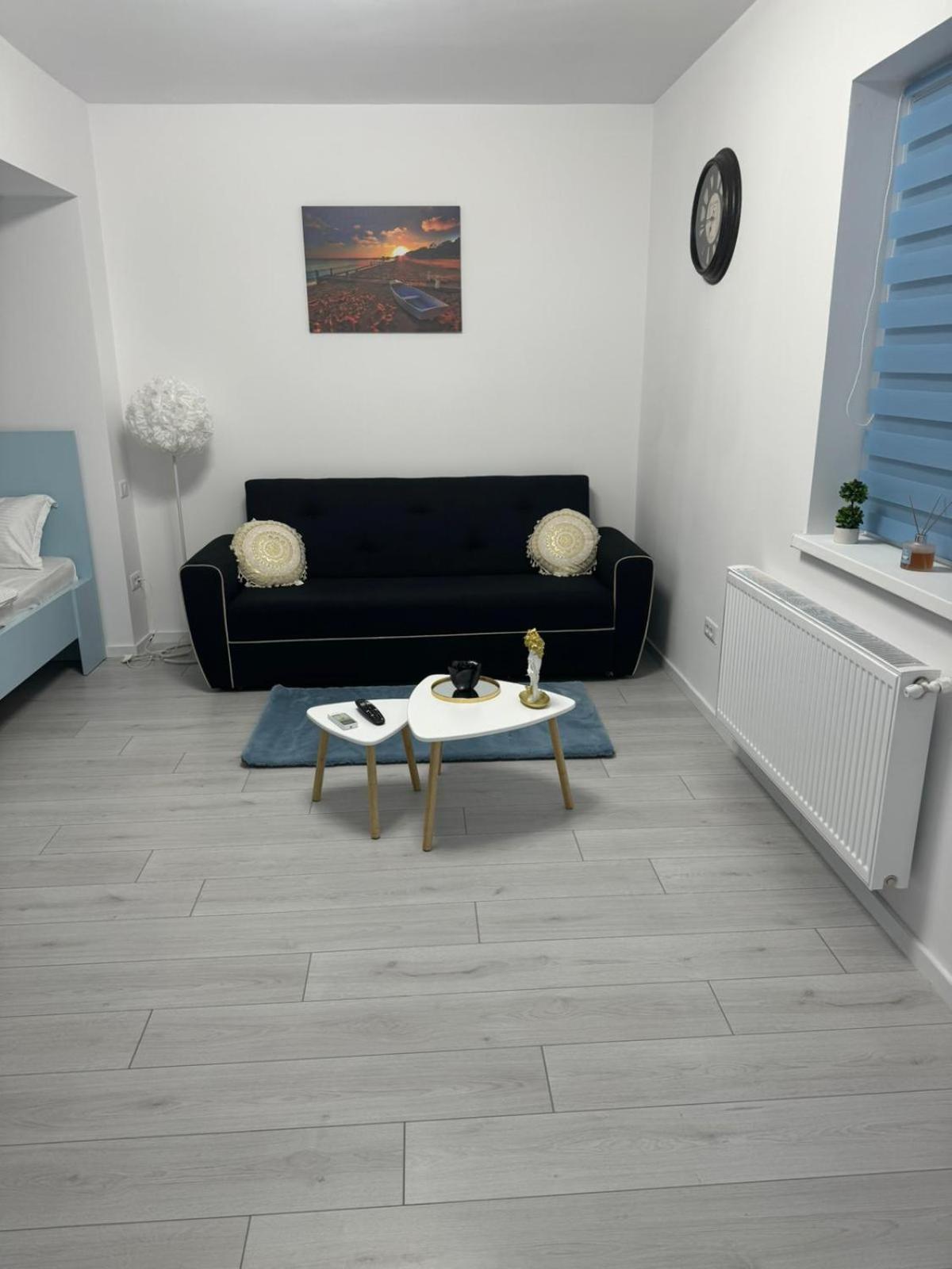 The Moon View Apartment Bukares Bagian luar foto