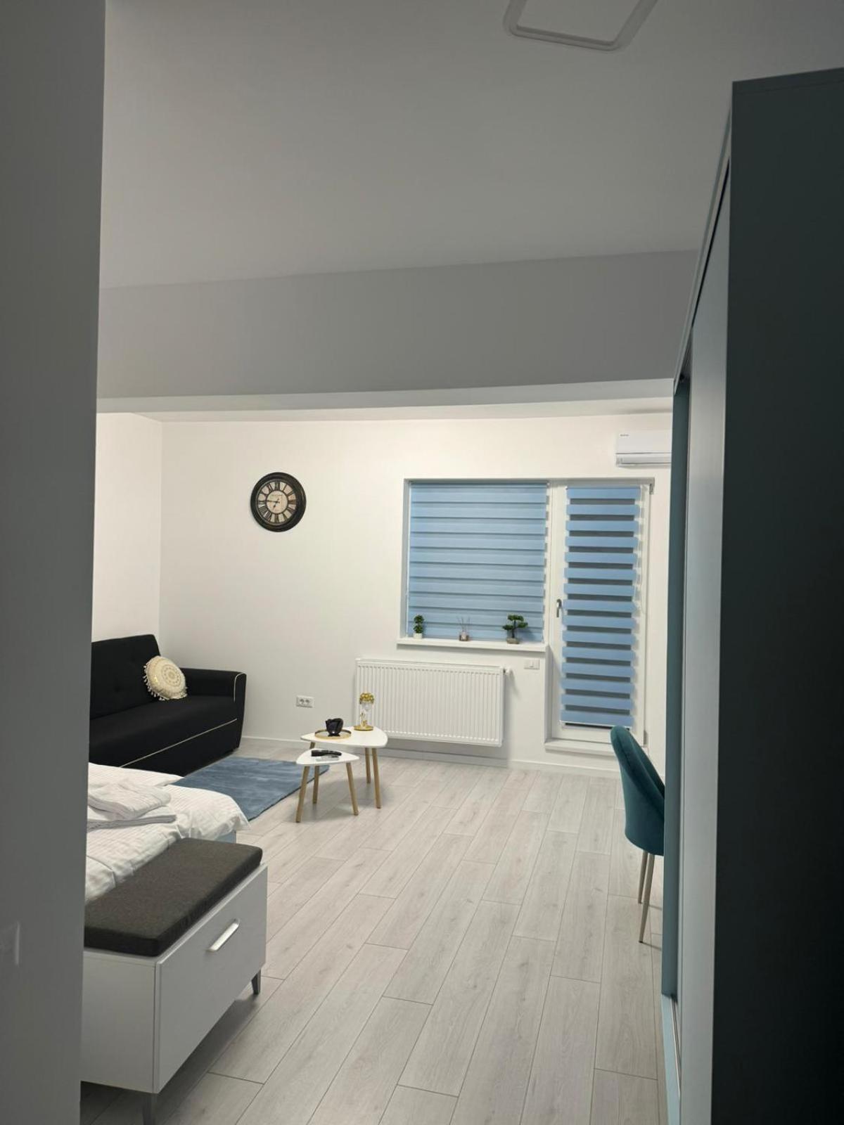 The Moon View Apartment Bukares Bagian luar foto
