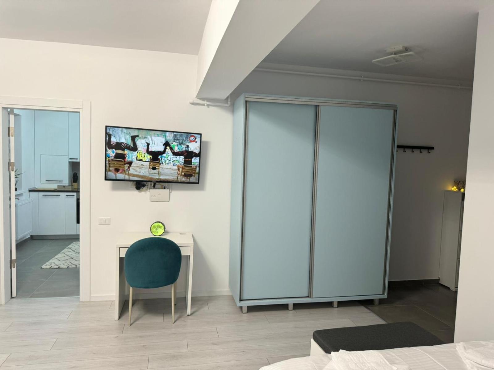 The Moon View Apartment Bukares Bagian luar foto